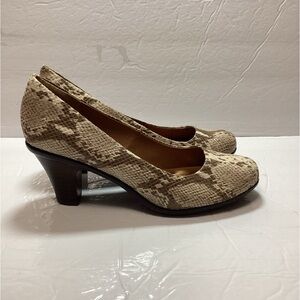 Sofft heels women’s pumps .
